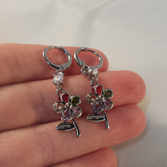 18K White Gold Topaz Zircon Flower Leaf Earrings - Picture 2 of 2